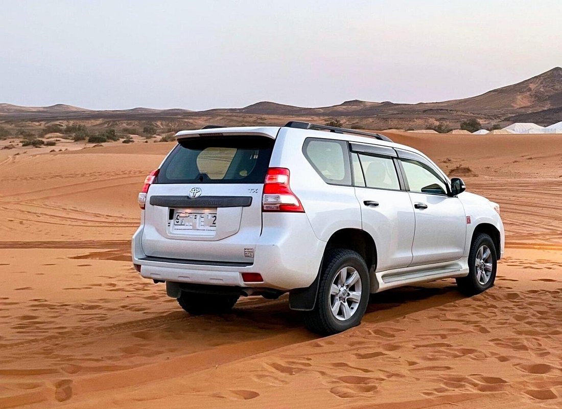 4x4 vehicle crossing desert tracks near Merzouga